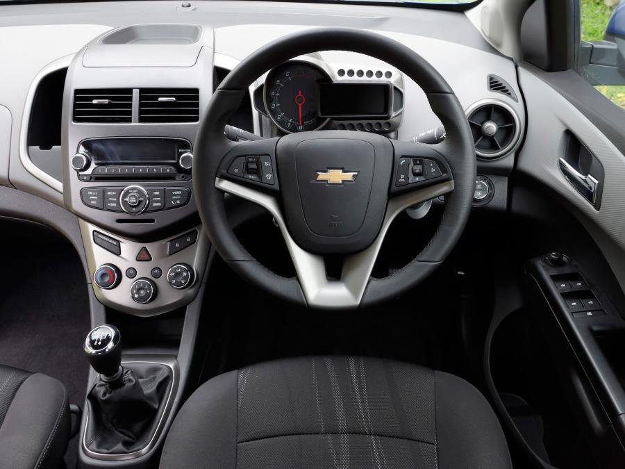  Chevrolet Aveo 2011 года  (UK) (фото 10 из 16)